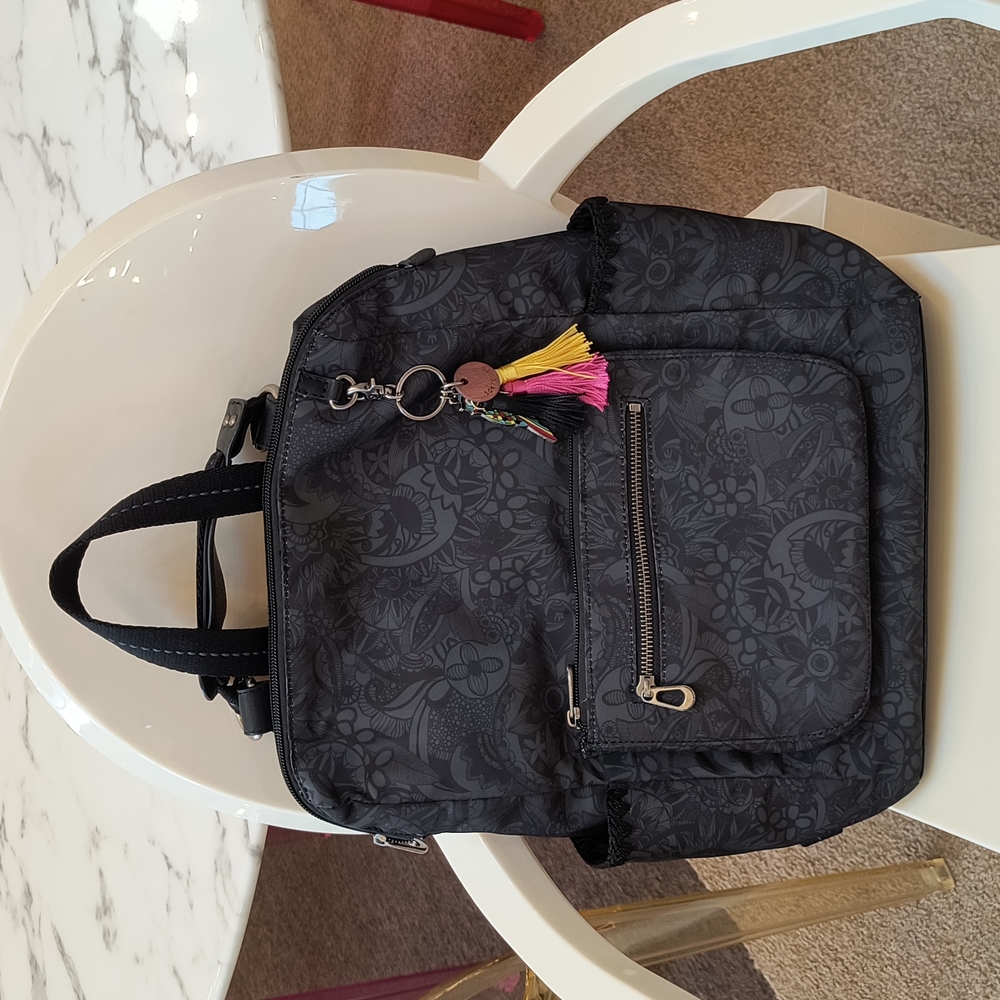 Loyola sakroots convertible backpack